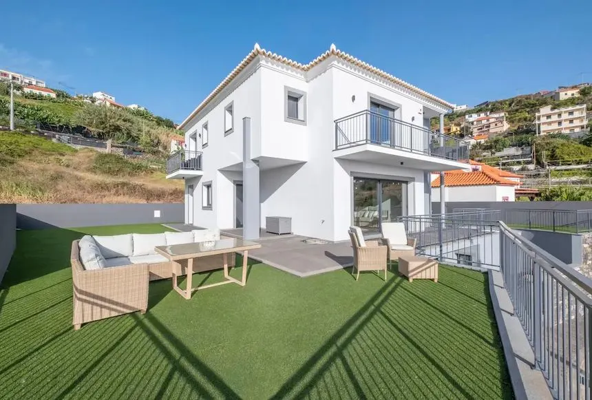 Yuri Big House — Ribeira Brava, Madeira